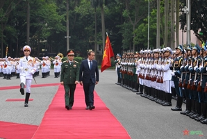 越南国防部长潘文江与法国国防部部长举行会谈